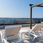Apartmán Luka With Pool & Jacuzzi Trogir