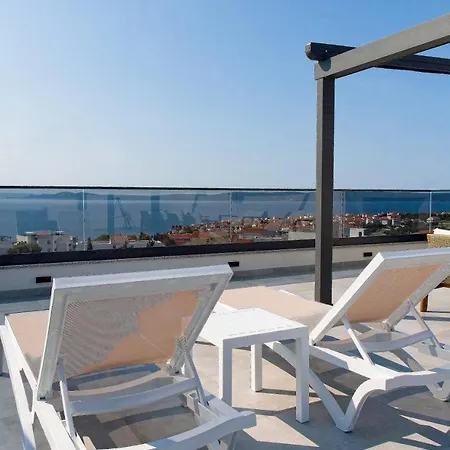 Apartmán Luka With Pool & Jacuzzi Trogir