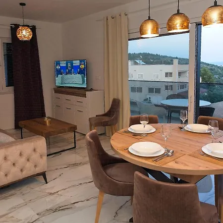 Apartamento Luka With Pool & Jacuzzi