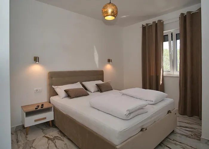 Luka With Pool & Jacuzzi Lägenhet *