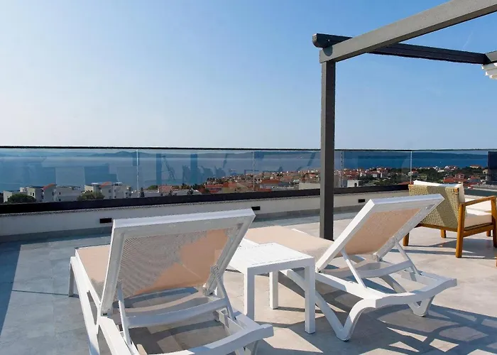 Apartment Luka With Pool & Jacuzzi Trogir