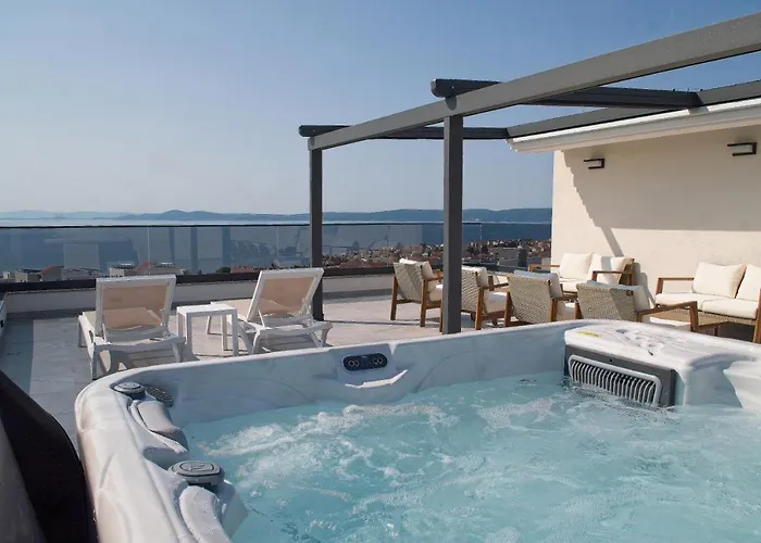 Luka With Pool & Jacuzzi * Trogir