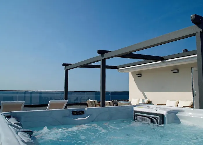 Luka With Pool & Jacuzzi Lägenhet