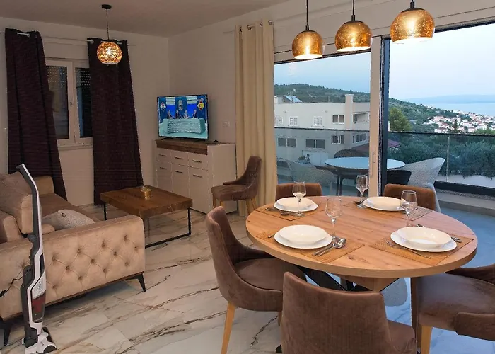 Lägenhet Luka With Pool & Jacuzzi