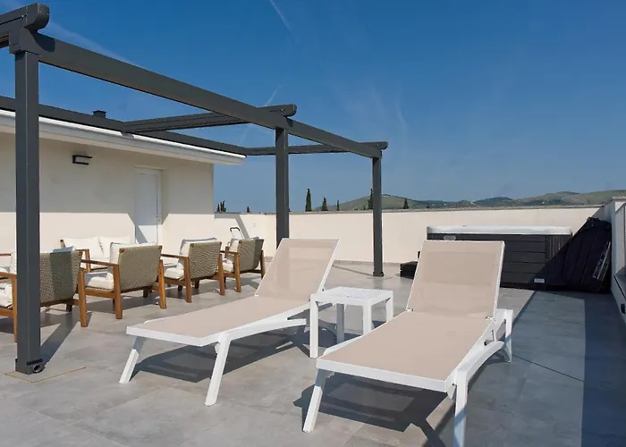 Apartment Luka With Pool & Jacuzzi *