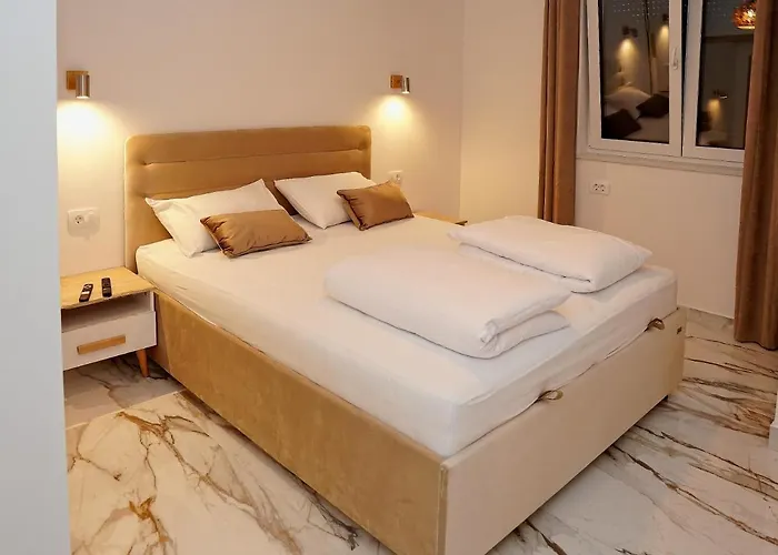 Luka With Pool & Jacuzzi Lägenhet Trogir