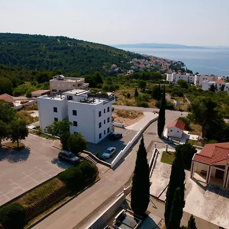 Luka With Pool & Jacuzzi *