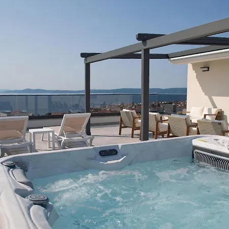 Luka With Pool & Jacuzzi * Trogir