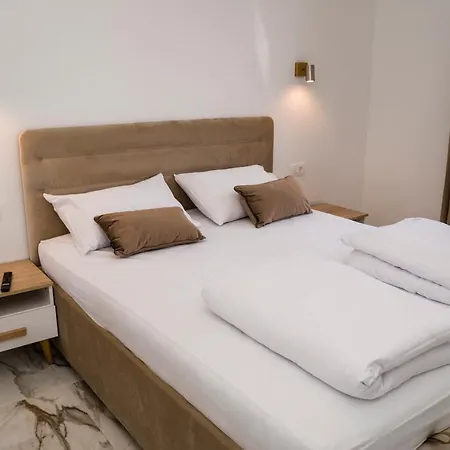 Apartman Luka With Pool & Jacuzzi