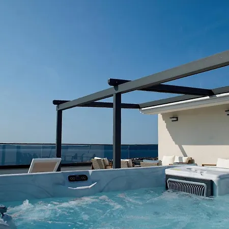 Luka With Pool & Jacuzzi Apartman