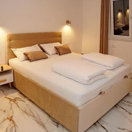 Luka With Pool & Jacuzzi Apartman Trogir