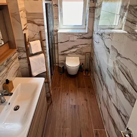 Luka With Pool & Jacuzzi Apartman *