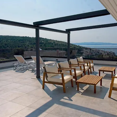 Luka With Pool & Jacuzzi